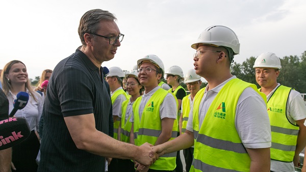 塞尔维亚总统武契奇视察山东高速集团承建的多瑙走廊快速路项目.jpg