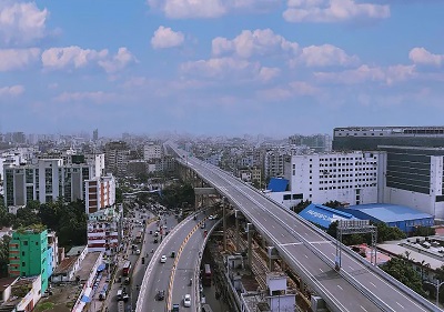 Autoroute surélevée de l'aéroport de Dhaka au Bangladesh